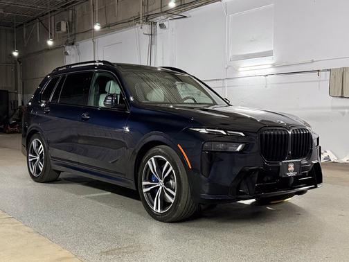 Carbon Black Metallic 2025 BMW X7 xDrive40i