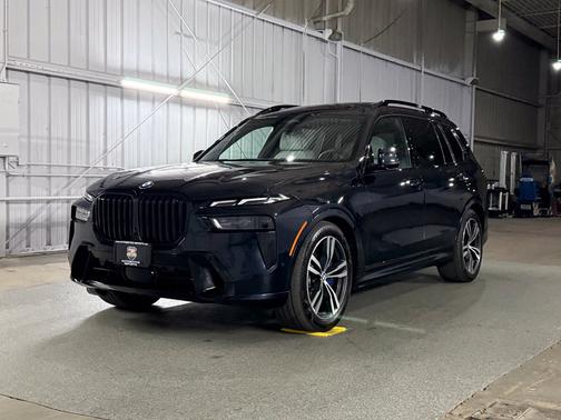 Carbon Black Metallic 2025 BMW X7 xDrive40i