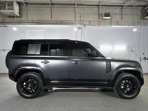 2024 Land Rover Defender 110 P400 X-Dynamic SE