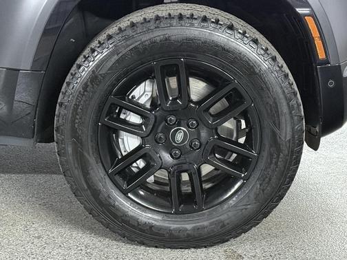 2024 Land Rover Defender 110 P400 X-Dynamic SE