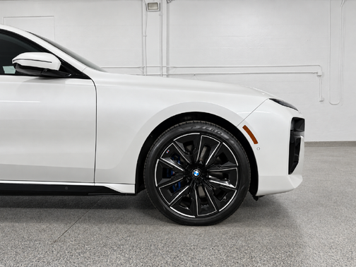 Mineral White Metallic 2024 BMW 760 i xDrive