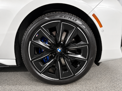 Mineral White Metallic 2024 BMW 760 i xDrive