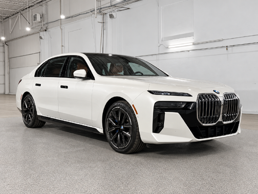 Mineral White Metallic 2024 BMW 760 i xDrive