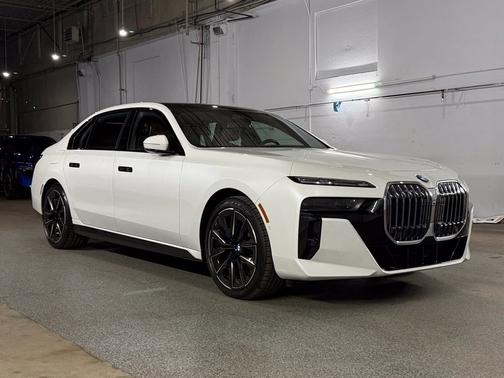 Mineral White Metallic 2024 BMW 760 i xDrive