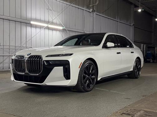 Mineral White Metallic 2024 BMW 760 i xDrive