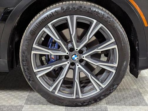 2022 BMW X7 M50i