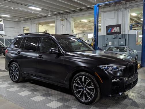 2022 BMW X7 M50i