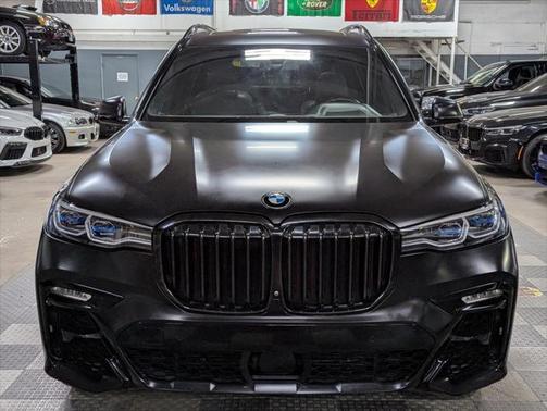 2022 BMW X7 M50i