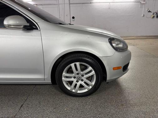 Reflex Silver Metallic 2011 Volkswagen Jetta SportWagen TDI