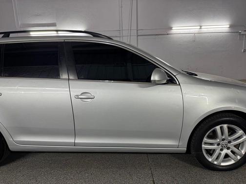 Reflex Silver Metallic 2011 Volkswagen Jetta SportWagen TDI