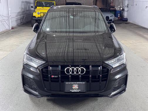 Mythos Black Metallic 2024 Audi SQ7 4.0T Premium Plus