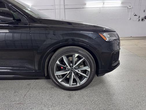 Mythos Black Metallic 2024 Audi SQ7 4.0T Premium Plus