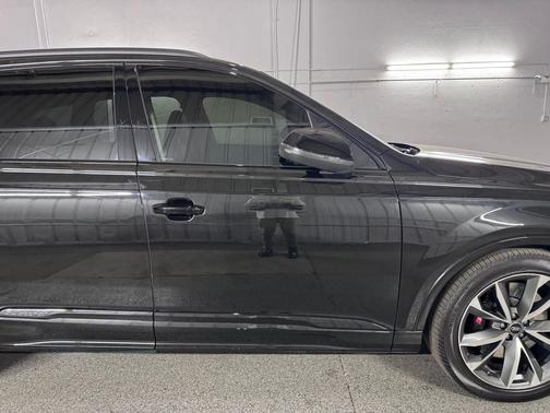 Mythos Black Metallic 2024 Audi SQ7 Premium Plus