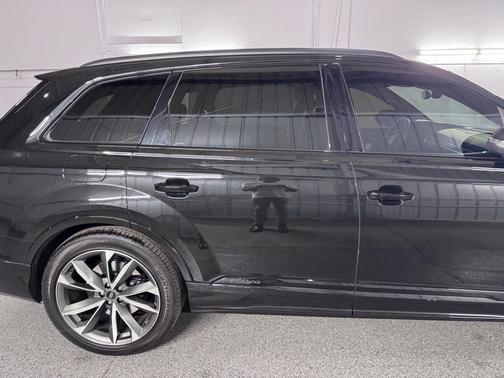 Mythos Black Metallic 2024 Audi SQ7 4.0T Premium Plus