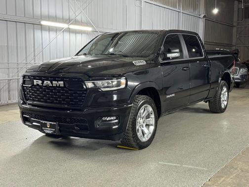 Diamond Black Crystal Pearlcoat 2025 RAM 1500 Big Horn/Lone Star
