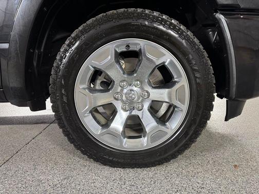 Diamond Black Crystal Pearlcoat 2025 RAM 1500 Big Horn/Lone Star