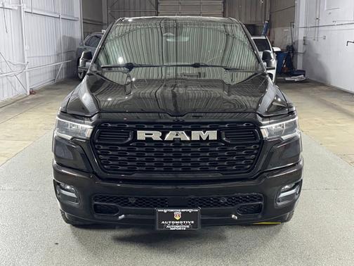 Diamond Black Crystal Pearlcoat 2025 RAM 1500 Big Horn/Lone Star