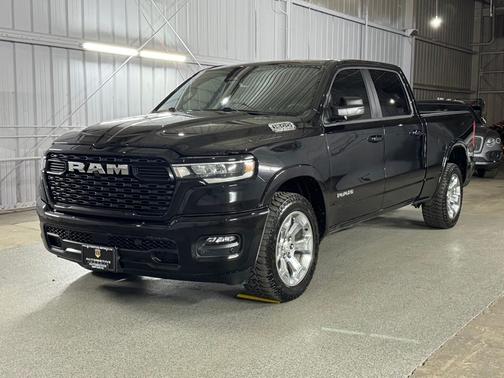 Diamond Black Crystal Pearlcoat 2025 RAM 1500 Big Horn/Lone Star