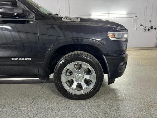 Diamond Black Crystal Pearlcoat 2025 RAM 1500 Big Horn/Lone Star