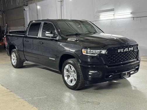 Diamond Black Crystal Pearlcoat 2025 RAM 1500 Big Horn/Lone Star