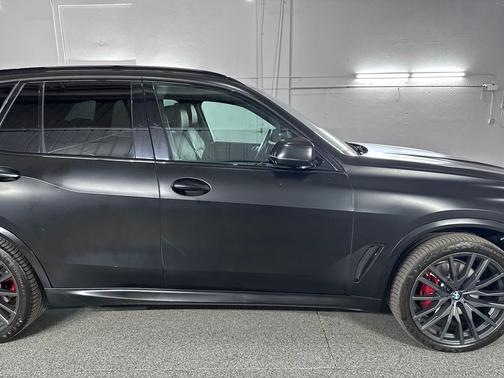 Black 2022 BMW X5 xDrive40i