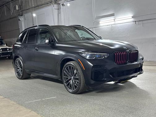 Black 2022 BMW X5 xDrive40i