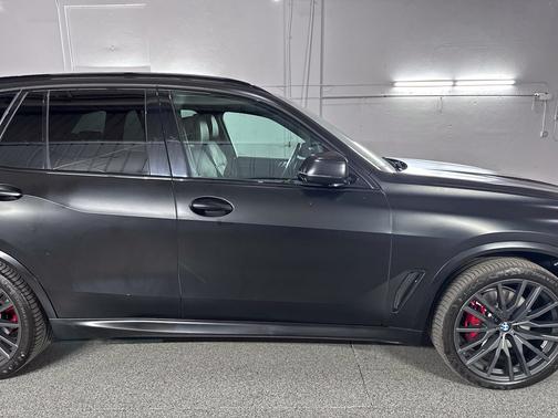 Frozen Black Metallic 2022 BMW X5 xDrive40i