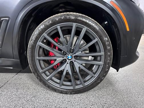 Black 2022 BMW X5 xDrive40i
