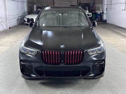 Black 2022 BMW X5 xDrive40i