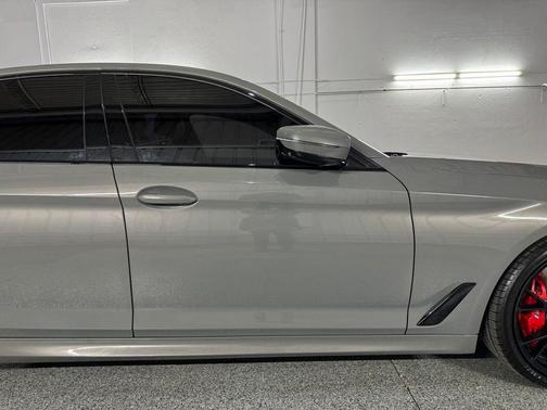 Bernina Grey Amber Effect Metallic 2022 BMW M550 i Xdrive