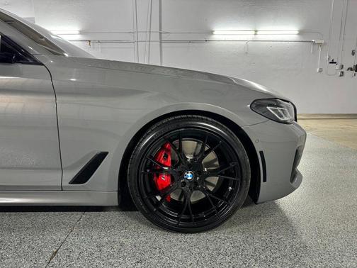 Bernina Grey Amber Effect Metallic 2022 BMW M550 i Xdrive