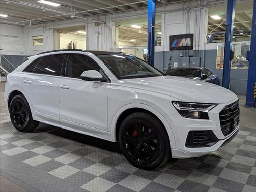 2022 Audi Q8 55 Premium Plus