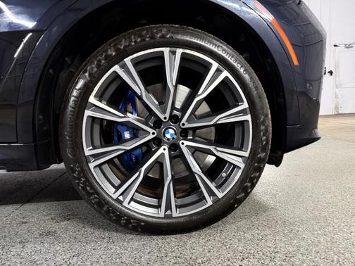 Carbon Black Metallic 2022 BMW X7 xDrive40i
