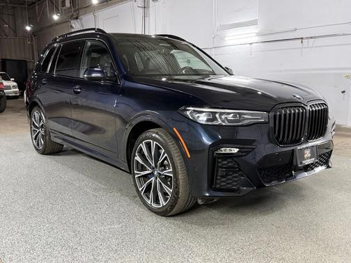 Carbon Black Metallic 2022 BMW X7 xDrive40i