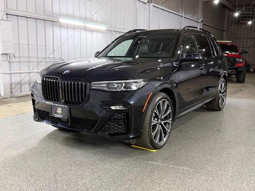 Carbon Black Metallic 2022 BMW X7 xDrive40i