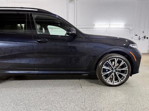 Carbon Black Metallic 2022 BMW X7 xDrive40i
