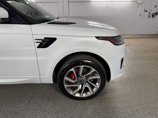 Yulong White Metallic 2020 Land Rover Range Rover Sport HSE Dynamic