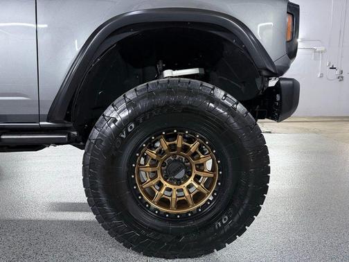 Carbonized Gray Metallic 2024 Ford Bronco Black Diamond