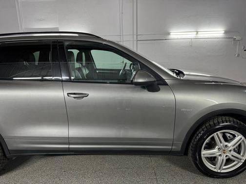 Meteor Gray Metallic 2014 Porsche Cayenne Diesel