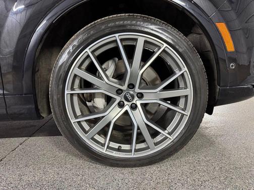 Orca Black Metallic 2019 Audi Q7 55 Prestige