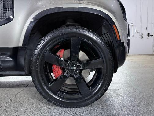 Silicon Silver Premium Metallic 2023 Land Rover Defender 110 X