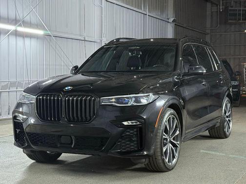 2022 BMW X7 M50i
