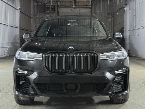 2022 BMW X7 M50i