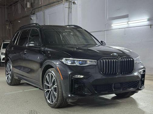 2022 BMW X7 M50i