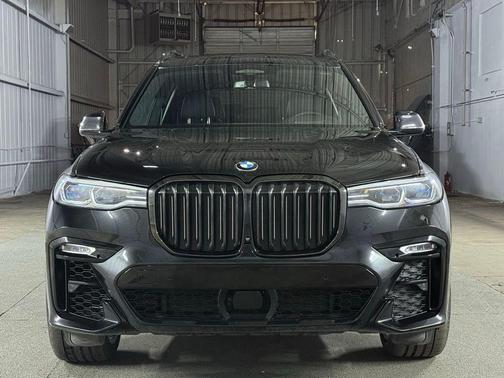 2022 BMW X7 M50i