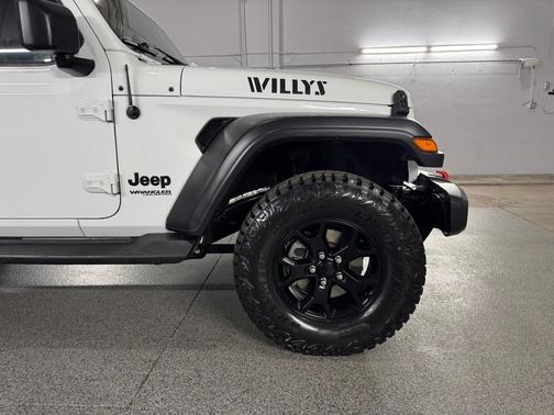 Bright White Clearcoat 2021 Jeep Wrangler Willys