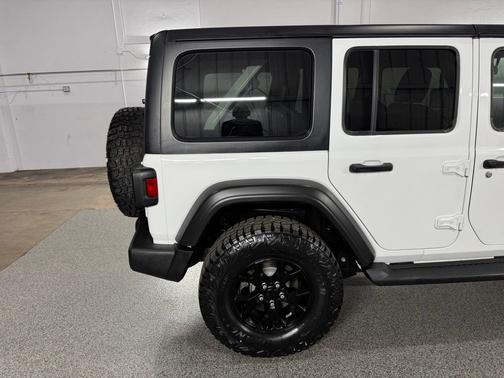 Bright White Clearcoat 2021 Jeep Wrangler Willys