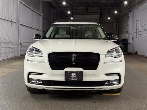Pristine White Metallic Tri-Coat 2023 Lincoln Aviator Black Label AWD