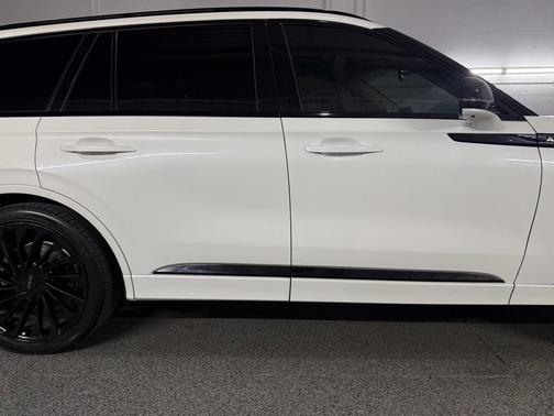 Pristine White Metallic Tri-Coat 2023 Lincoln Aviator Black Label AWD