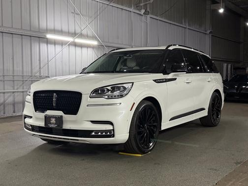 Pristine White Metallic Tri-Coat 2023 Lincoln Aviator Black Label AWD
